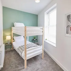 Huge With Stunning Seaviews - Sleeps 16! Holiday home